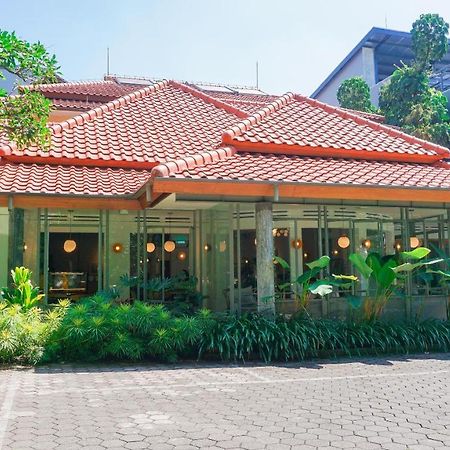 Capital O 1616 Setiabudhi Indah Hotel バンドゥン エクステリア 写真